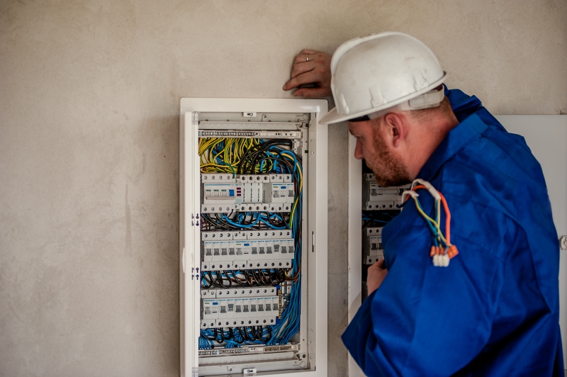 electricite-GARS-min_electrician-2755683